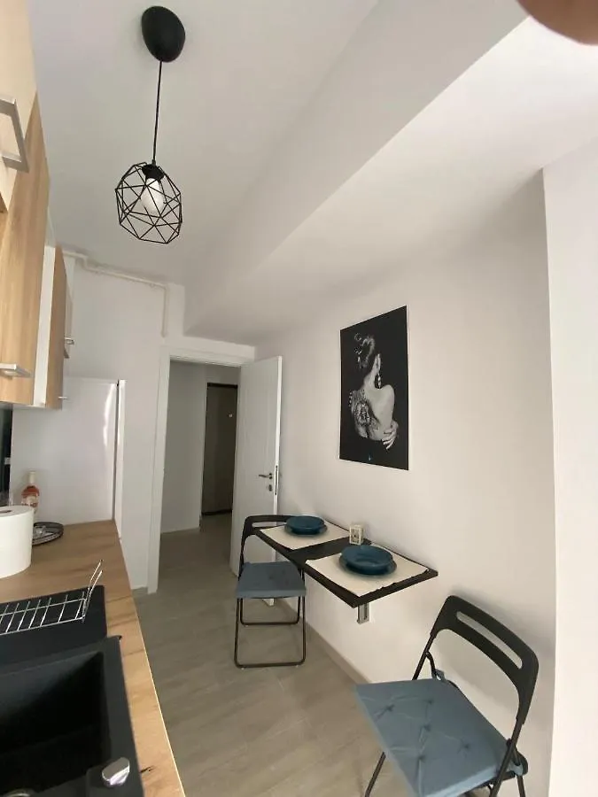 Garsoniera In Complex Rezidential Lägenhet Bukarest